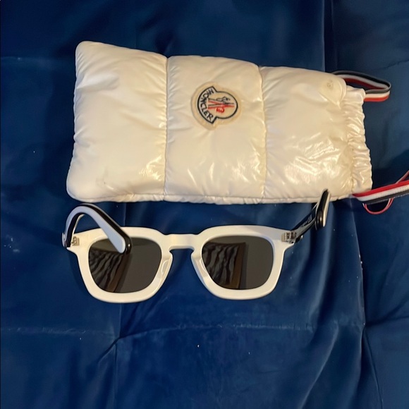White mens sunglasses with case - Picture 3 of 3